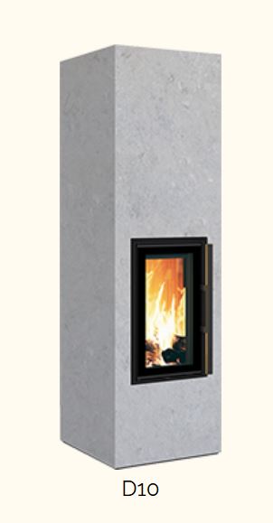 Kaminofen D10 in hellgrauer Steinverkleidung, frontale Sichtscheibe mit Flammen